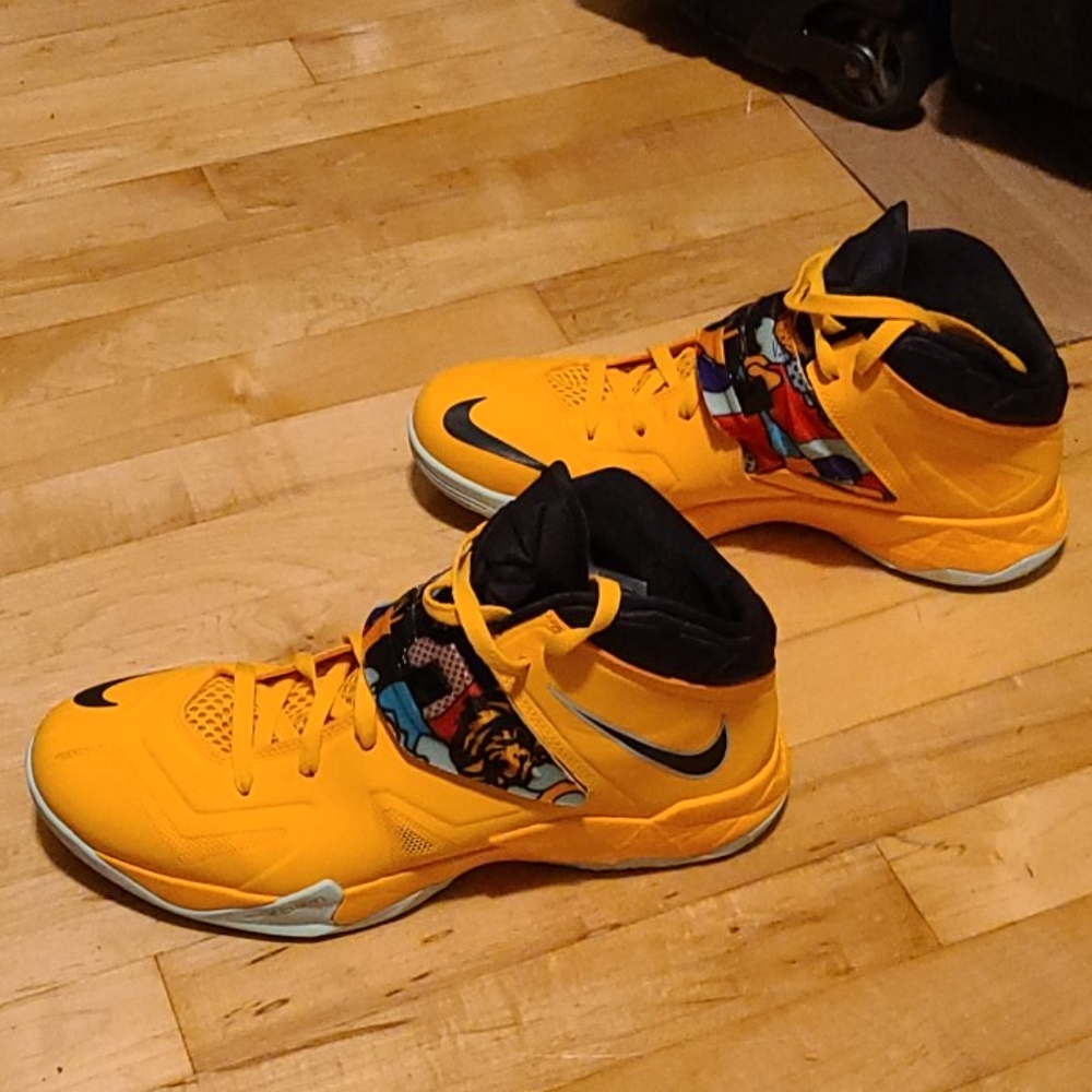 Nike Zoom Lebron Size 11.5